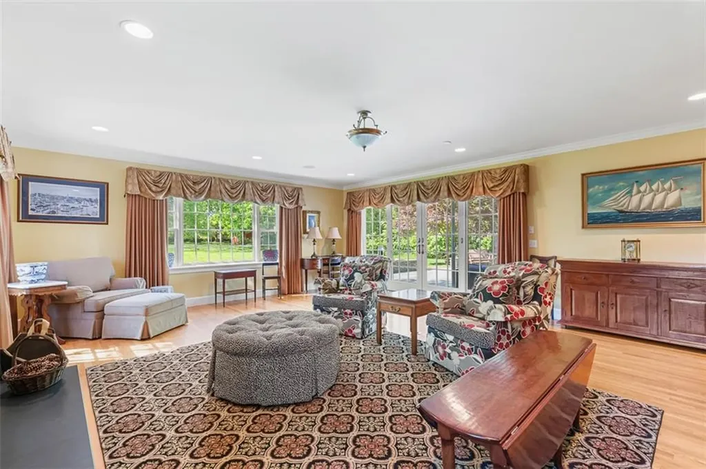 340 Newman Avenue East Providence RI 02916