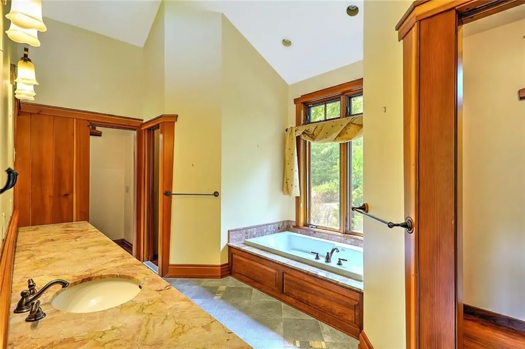 13 No Bottom Ridge Westerly RI 02891