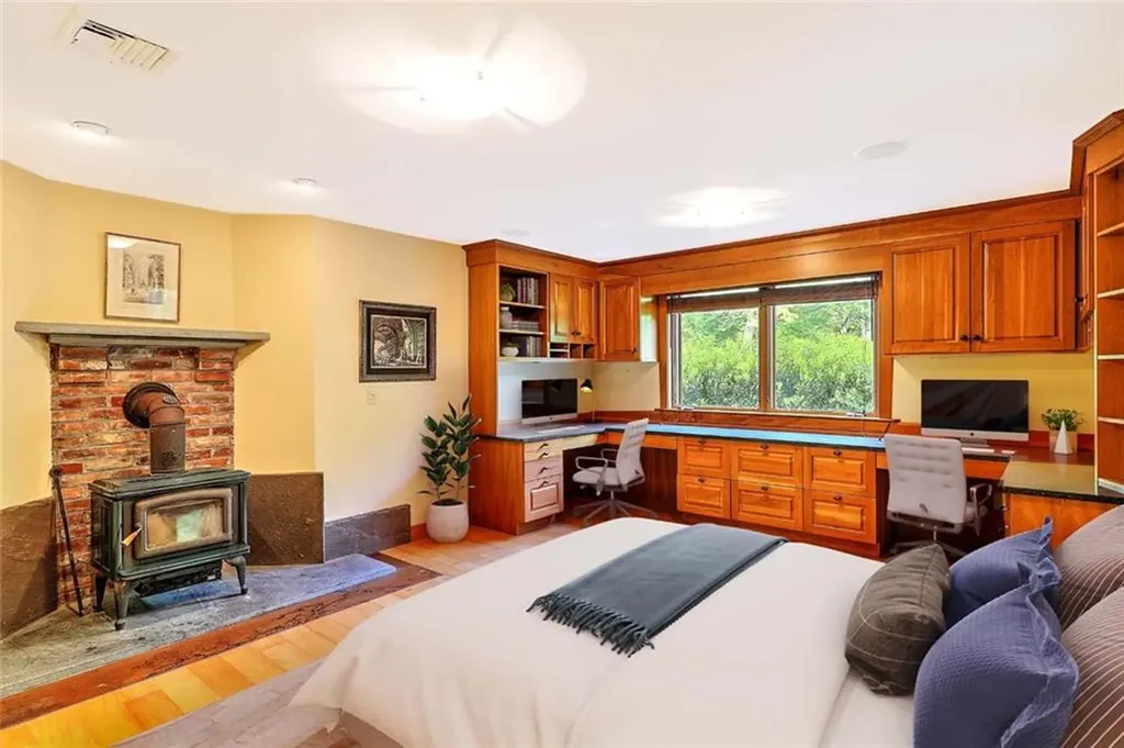 13 No Bottom Ridge Westerly RI 02891