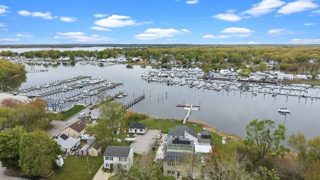 102 Sayles Avenue Warwick RI 02889