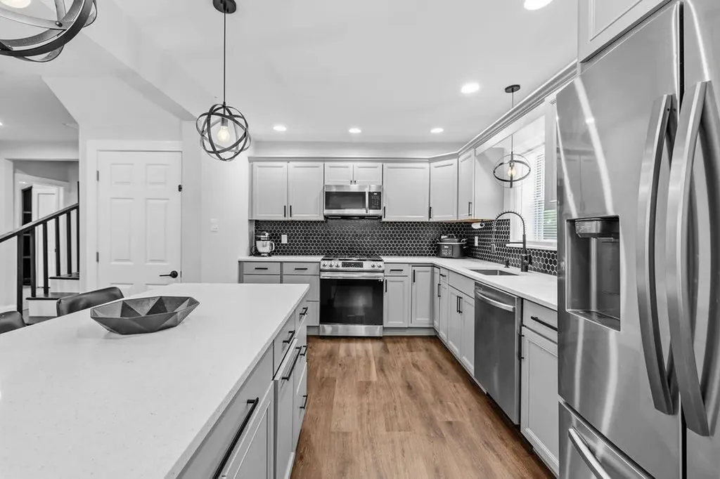 102 Sayles Avenue Warwick RI 02889