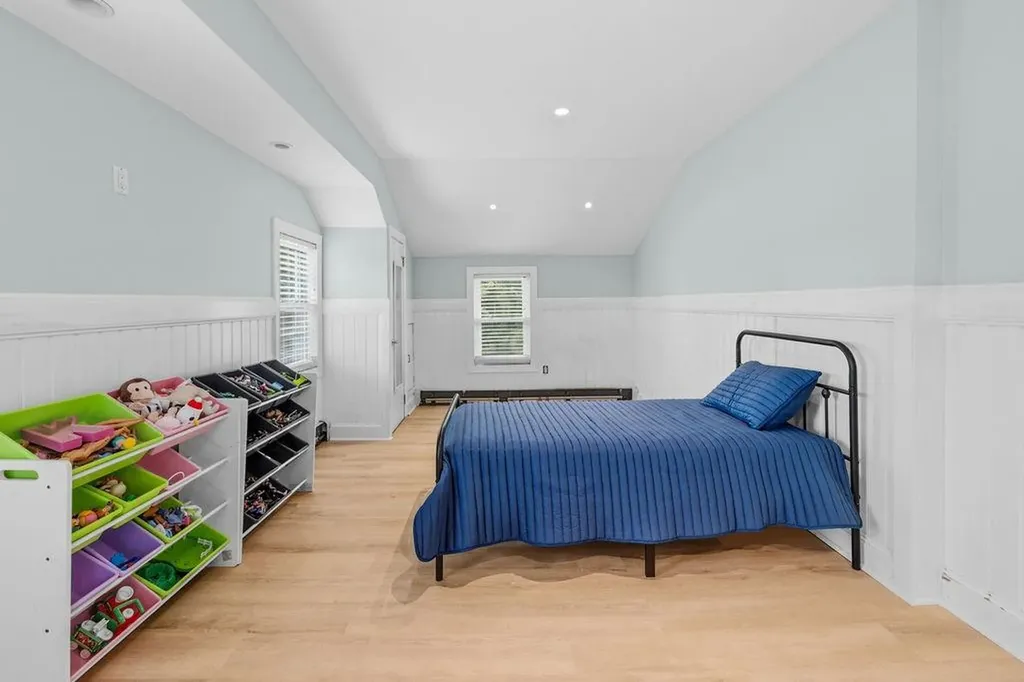 102 Sayles Avenue Warwick RI 02889