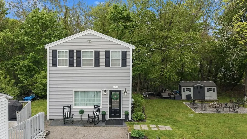 102 Sayles Avenue Warwick RI 02889