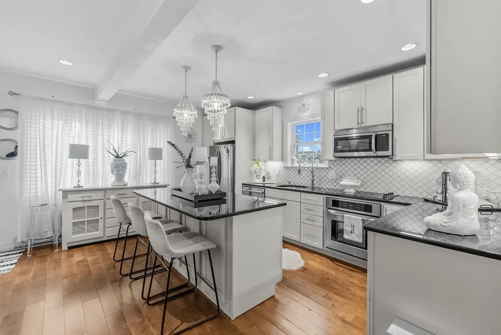 102 Sayles Avenue Warwick RI 02889