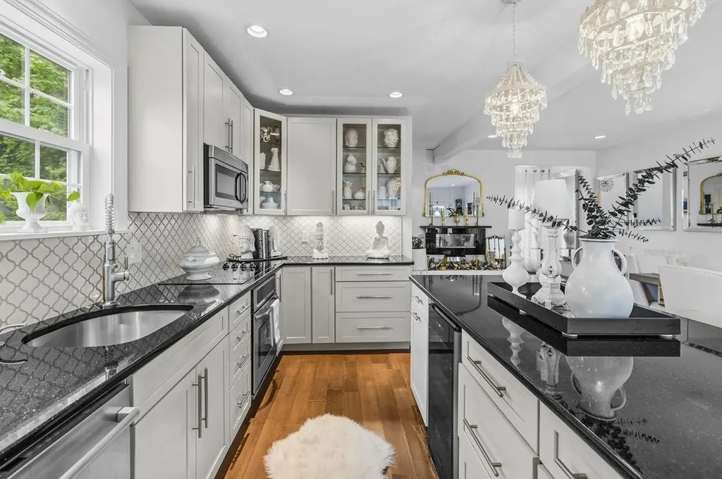 102 Sayles Avenue Warwick RI 02889