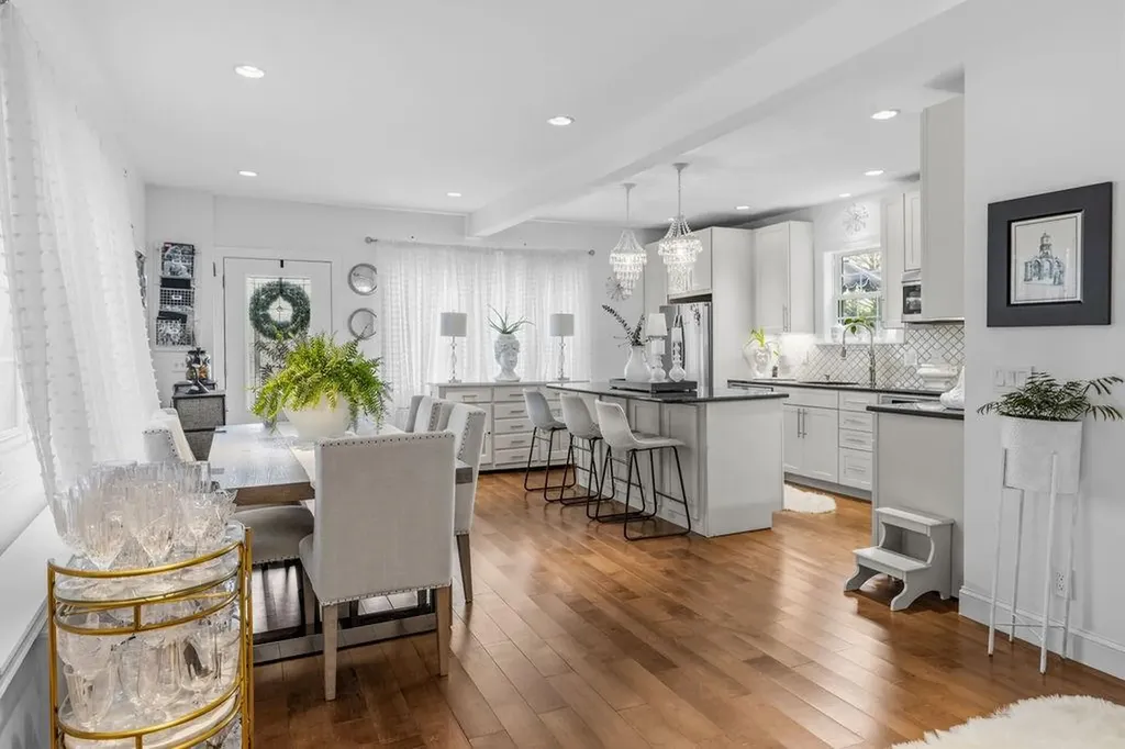 102 Sayles Avenue Warwick RI 02889