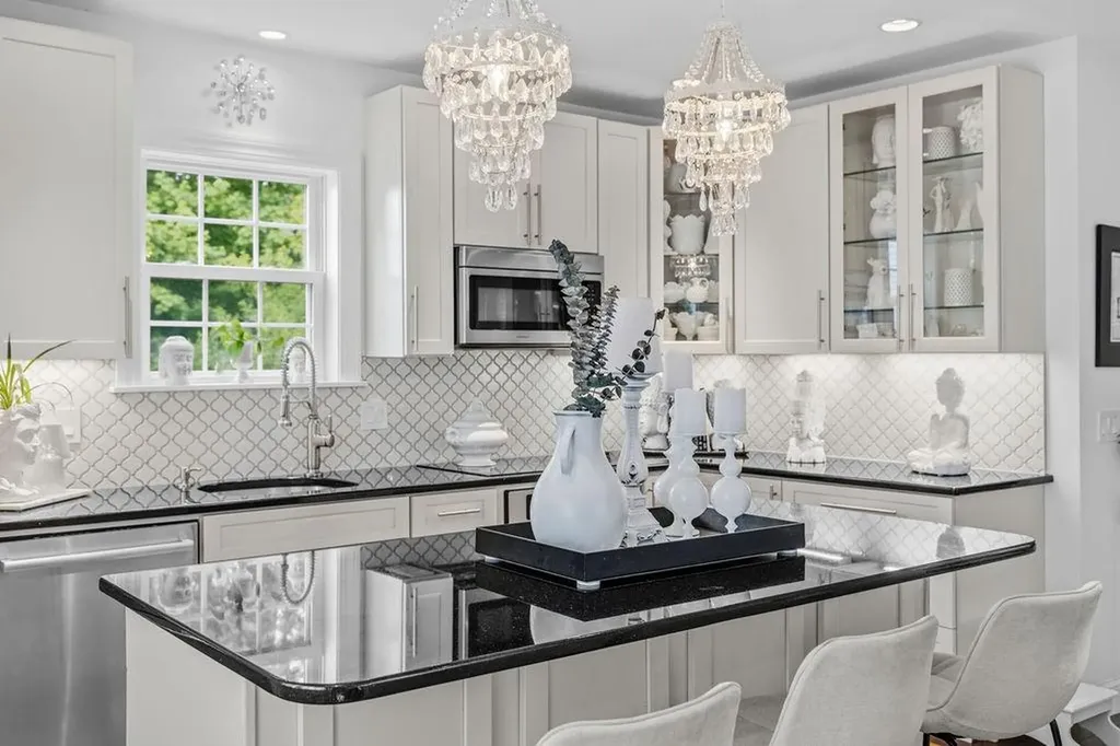 102 Sayles Avenue Warwick RI 02889