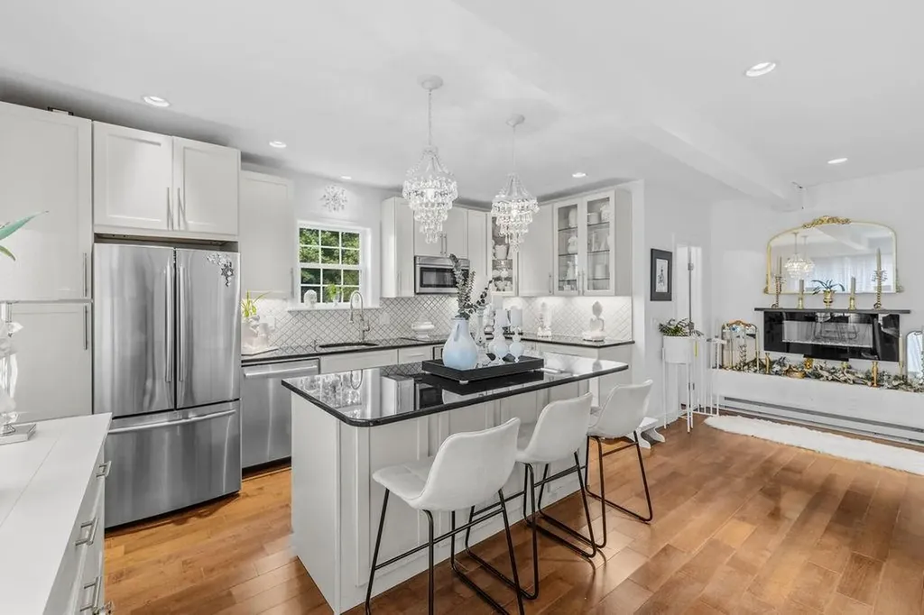 102 Sayles Avenue Warwick RI 02889