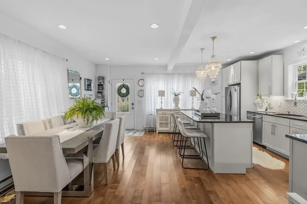 102 Sayles Avenue Warwick RI 02889