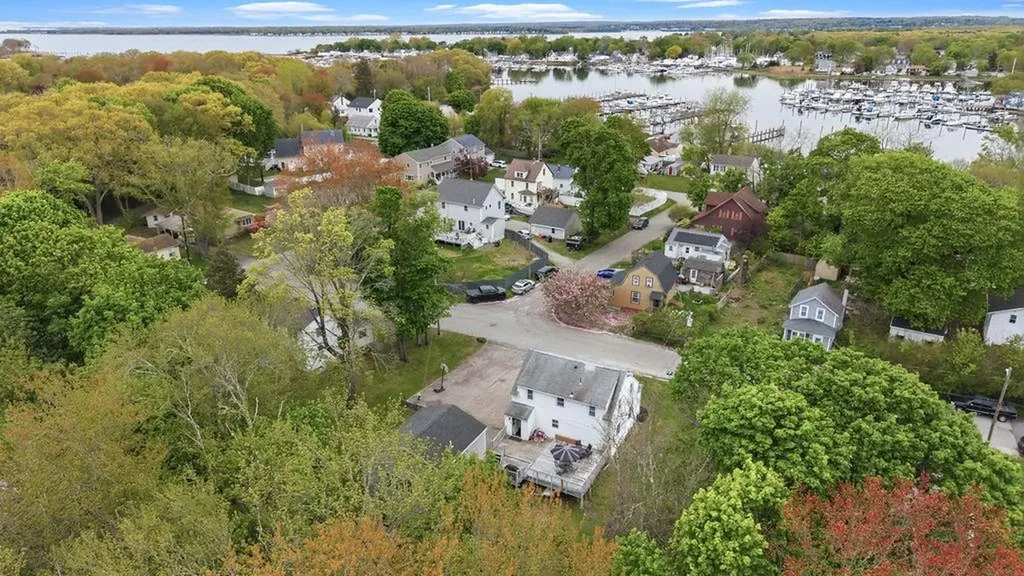 102 Sayles Avenue Warwick RI 02889