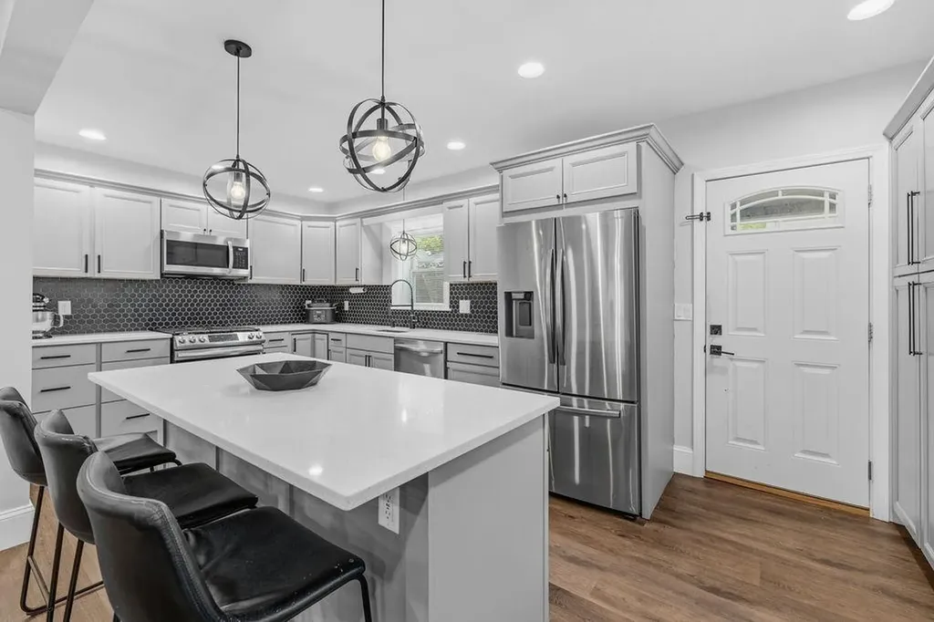 102 Sayles Avenue Warwick RI 02889