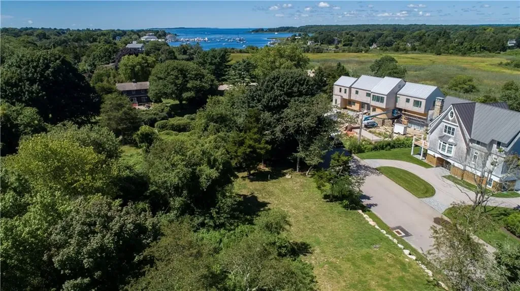 6 Fox Run Westerly RI 02891
