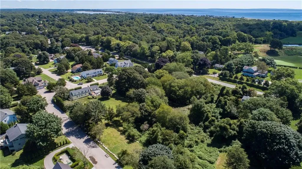 6 Fox Run Westerly RI 02891