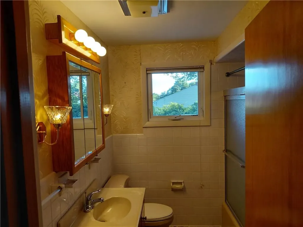 48 Jenks Street East Providence RI 02914