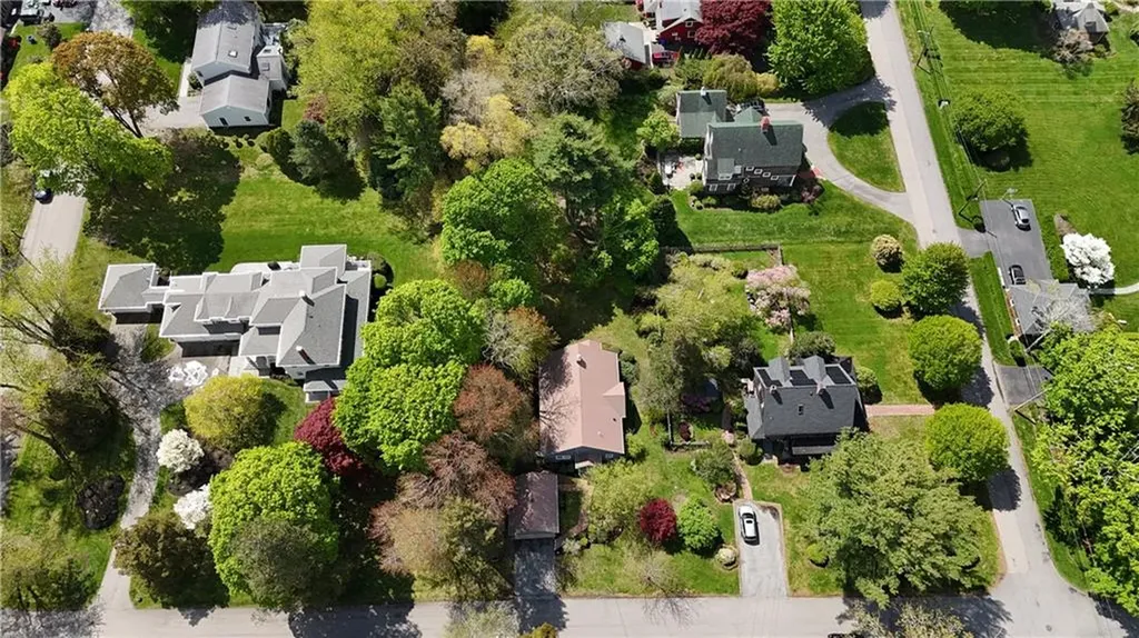 30 Forest Road W Bristol RI 02809