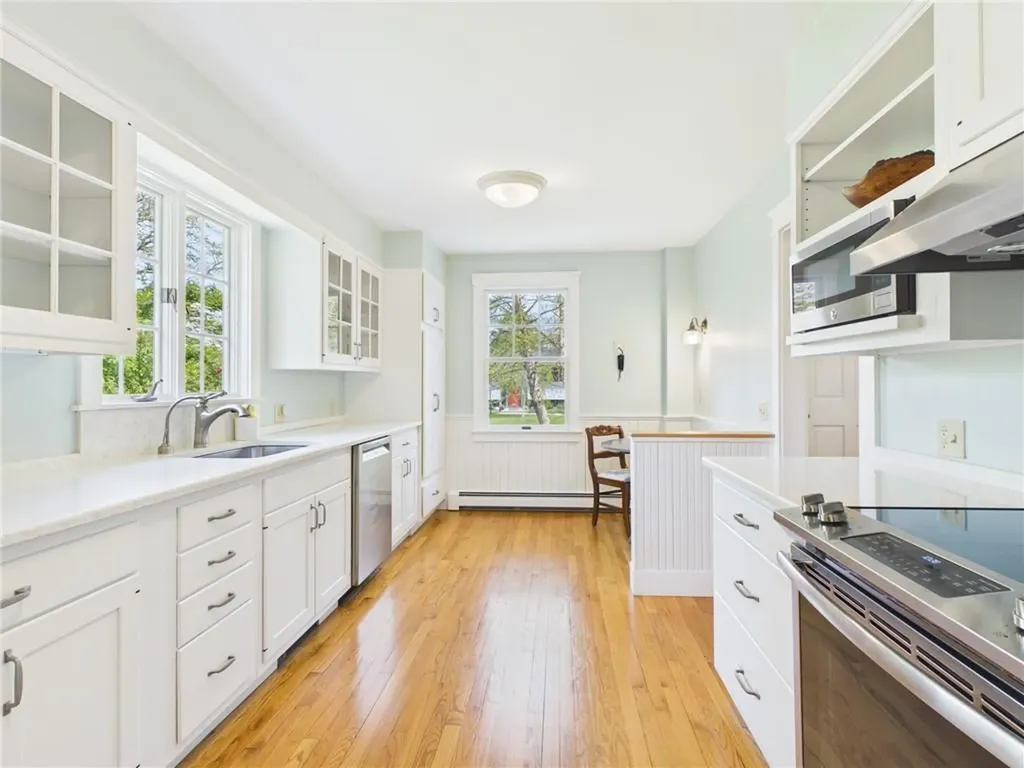 30 Forest Road W Bristol RI 02809