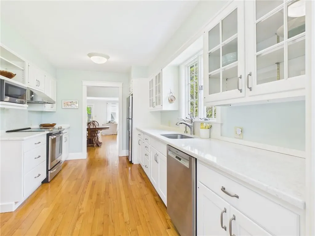 30 Forest Road W Bristol RI 02809