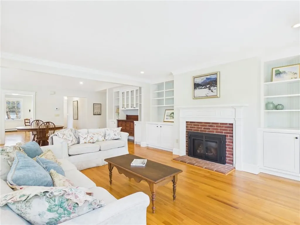 30 Forest Road W Bristol RI 02809