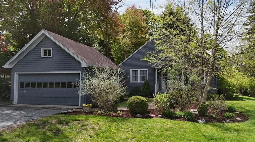 30 Forest Road W Bristol RI 02809
