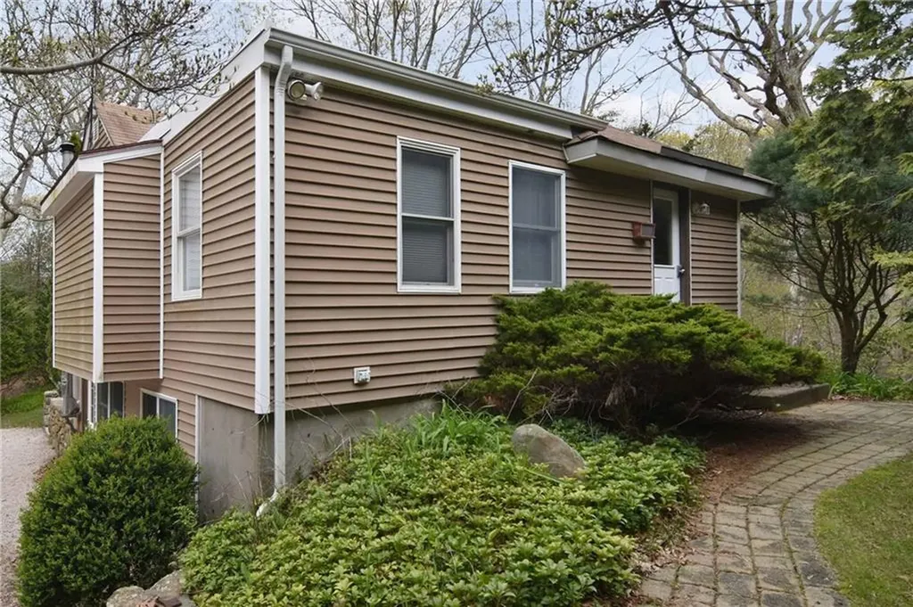 390 Pendar Road North Kingstown RI 02852