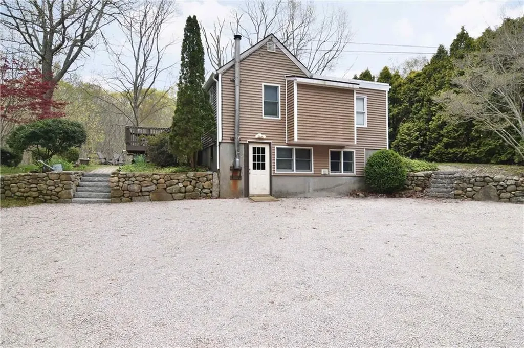 390 Pendar Road North Kingstown RI 02852