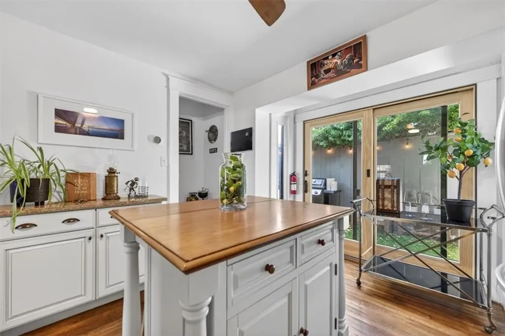 494 Thames St Street Newport RI 02840