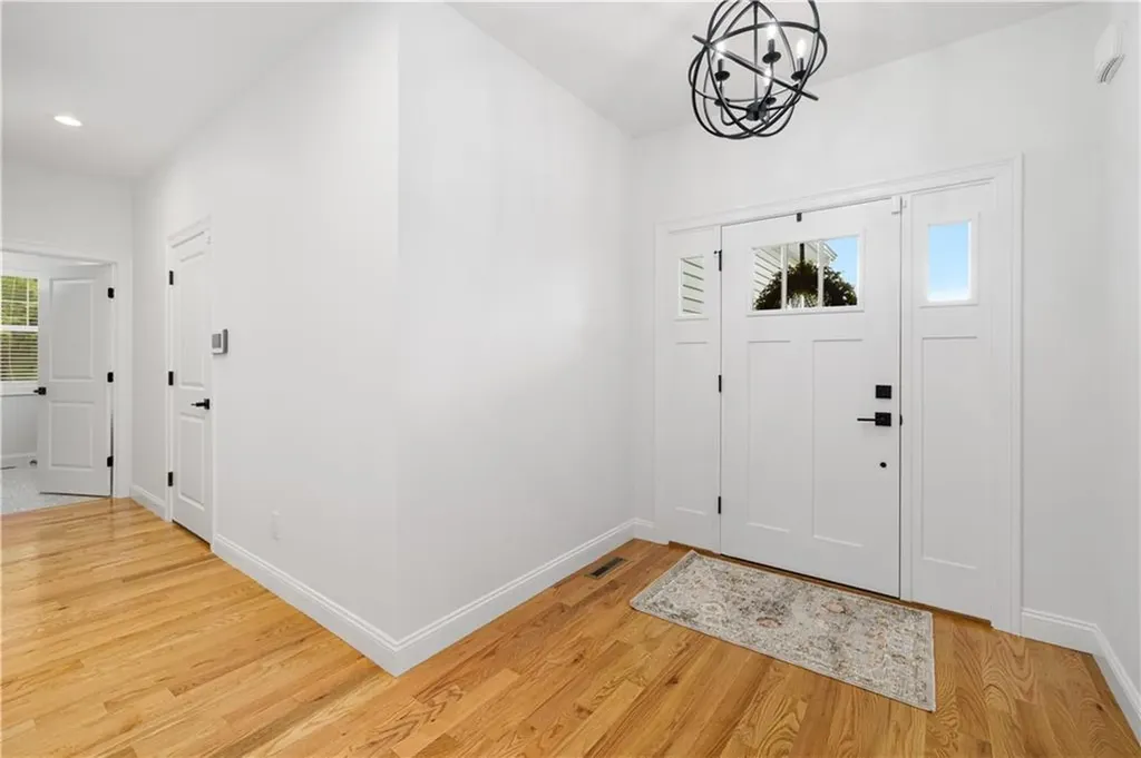 124 Oak Street South Kingstown RI 02879
