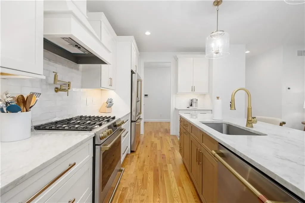 124 Oak Street South Kingstown RI 02879