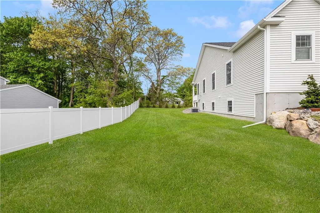 124 Oak Street South Kingstown RI 02879