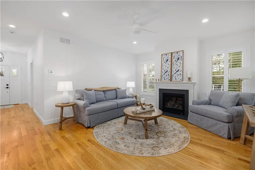 124 Oak Street South Kingstown RI 02879
