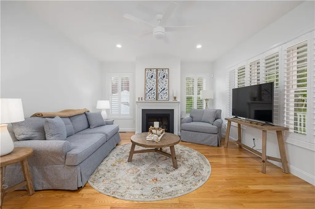 124 Oak Street South Kingstown RI 02879