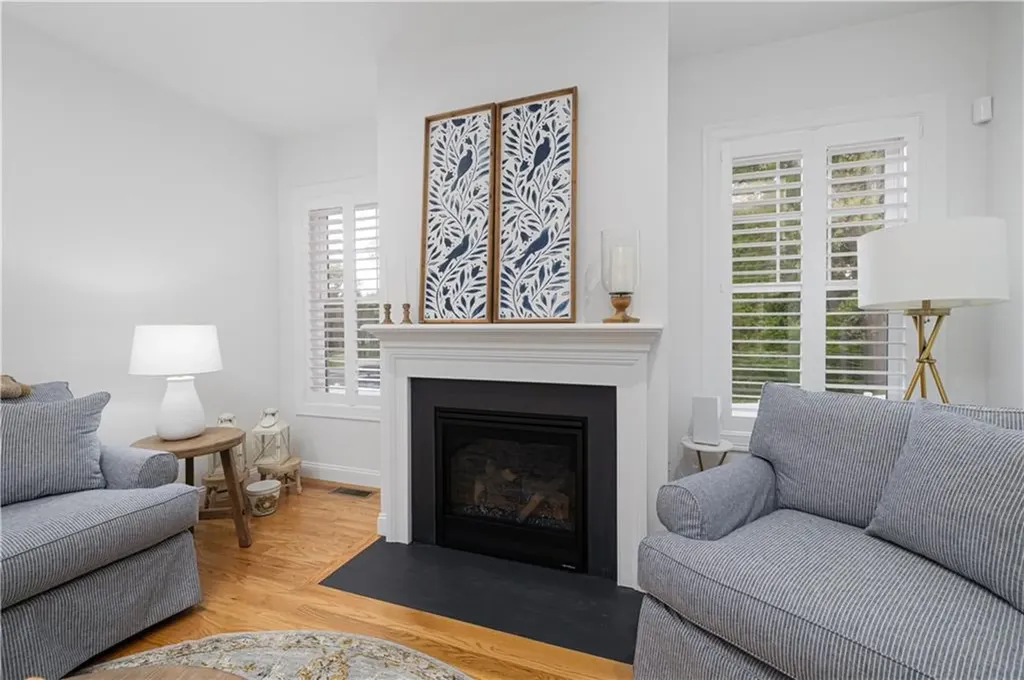 124 Oak Street South Kingstown RI 02879