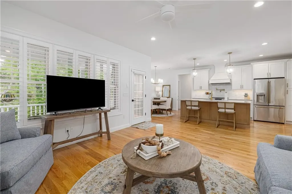 124 Oak Street South Kingstown RI 02879