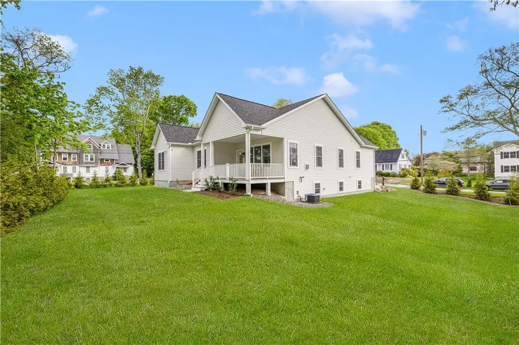 124 Oak Street South Kingstown RI 02879