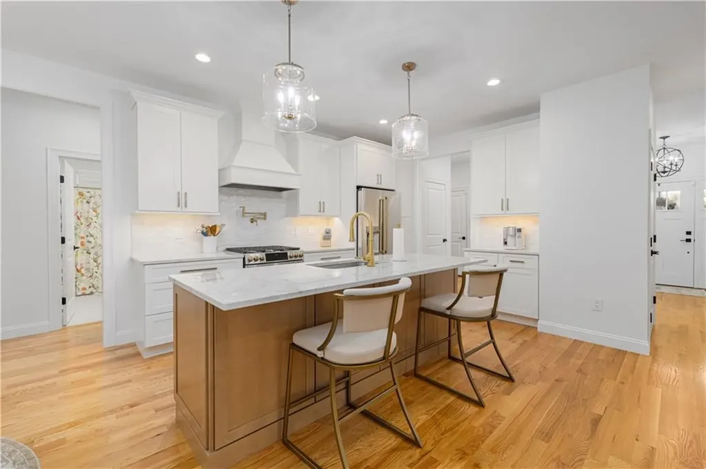 124 Oak Street South Kingstown RI 02879