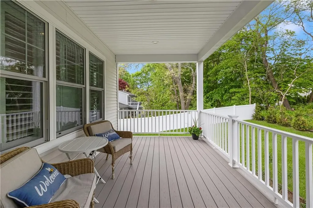 124 Oak Street South Kingstown RI 02879