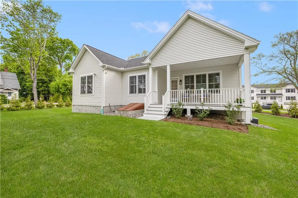 124 Oak Street South Kingstown RI 02879