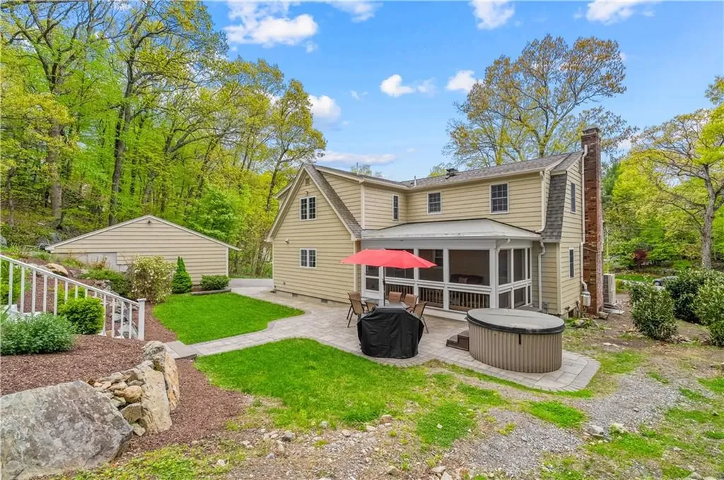 17 Will Croft Street Cumberland RI 02864