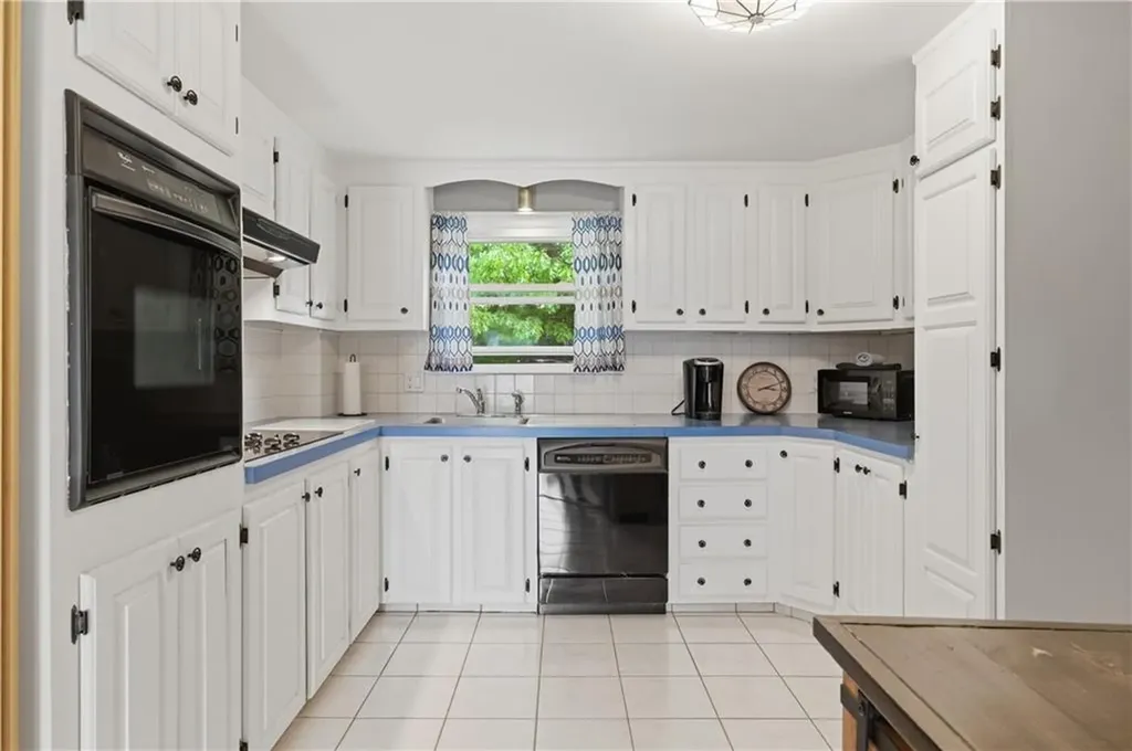 35 Superior View Boulevard North Providence RI 02911