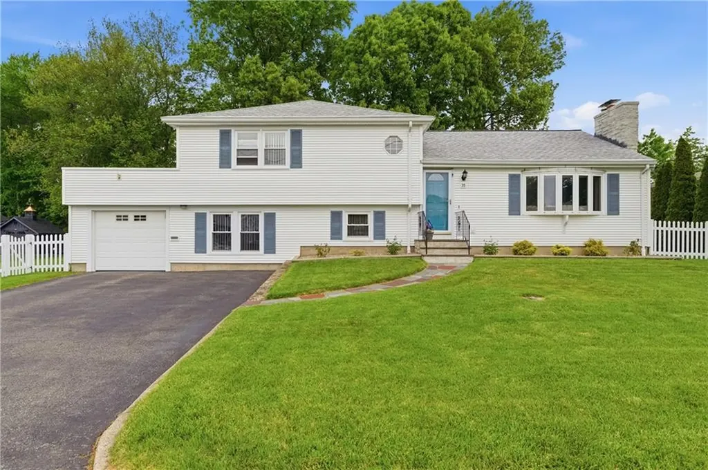 35 Superior View Boulevard North Providence RI 02911