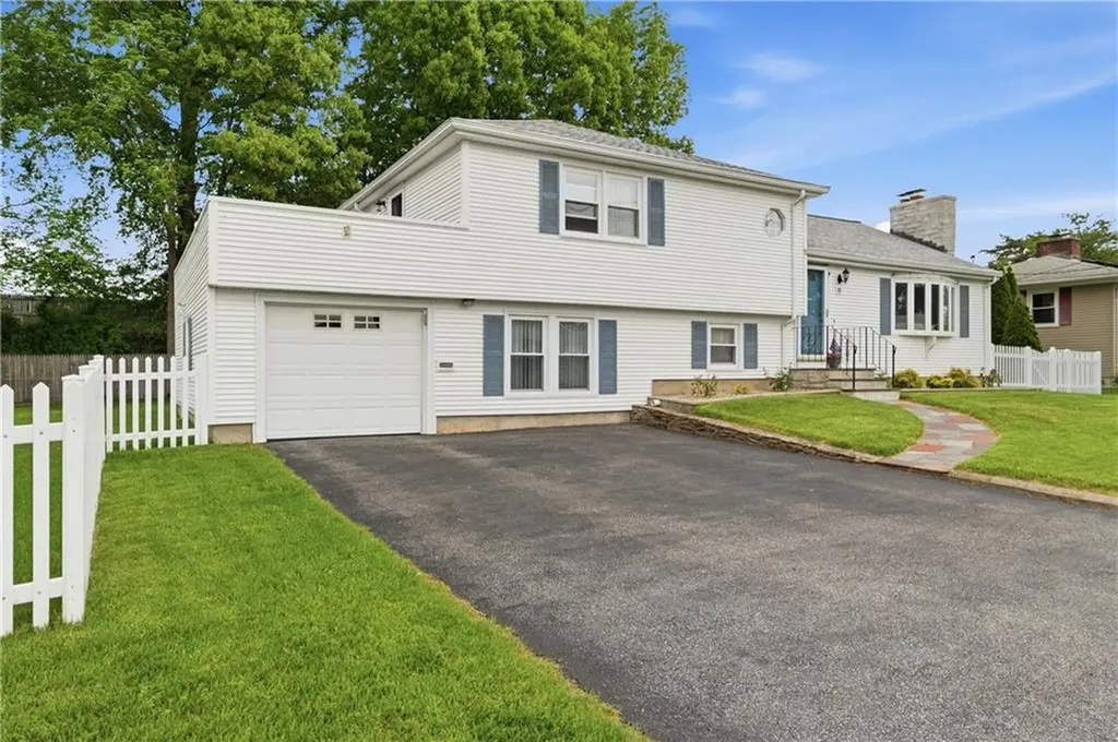 35 Superior View Boulevard North Providence RI 02911