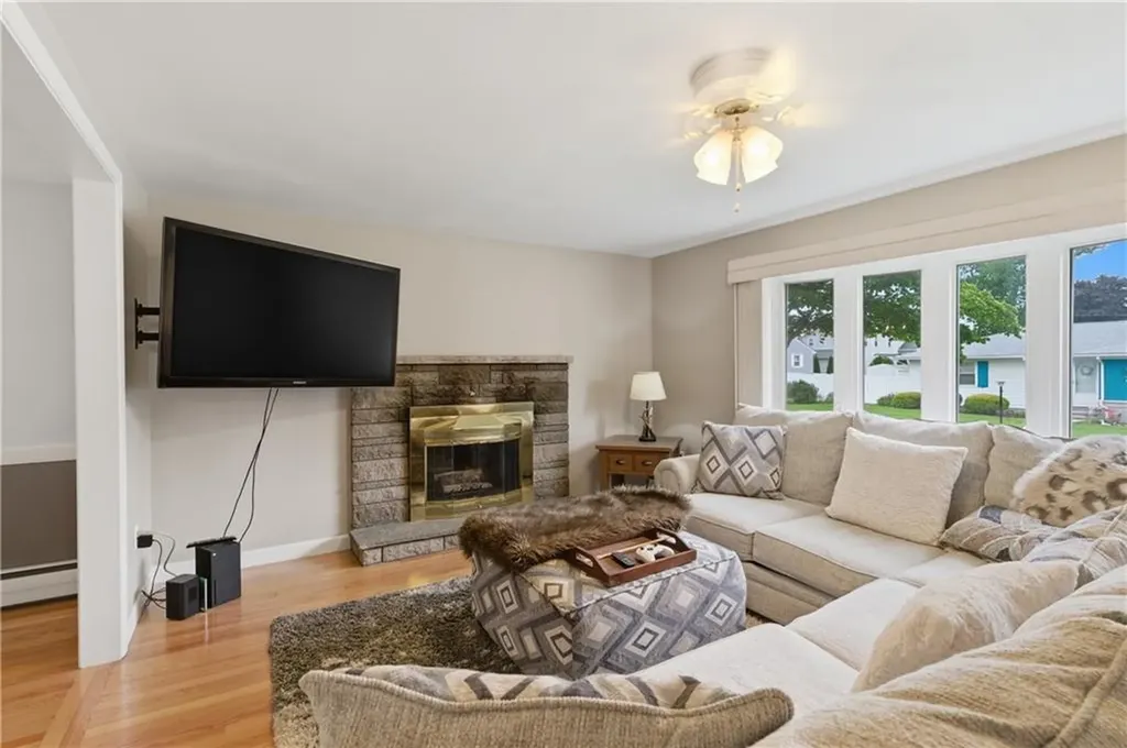 35 Superior View Boulevard North Providence RI 02911