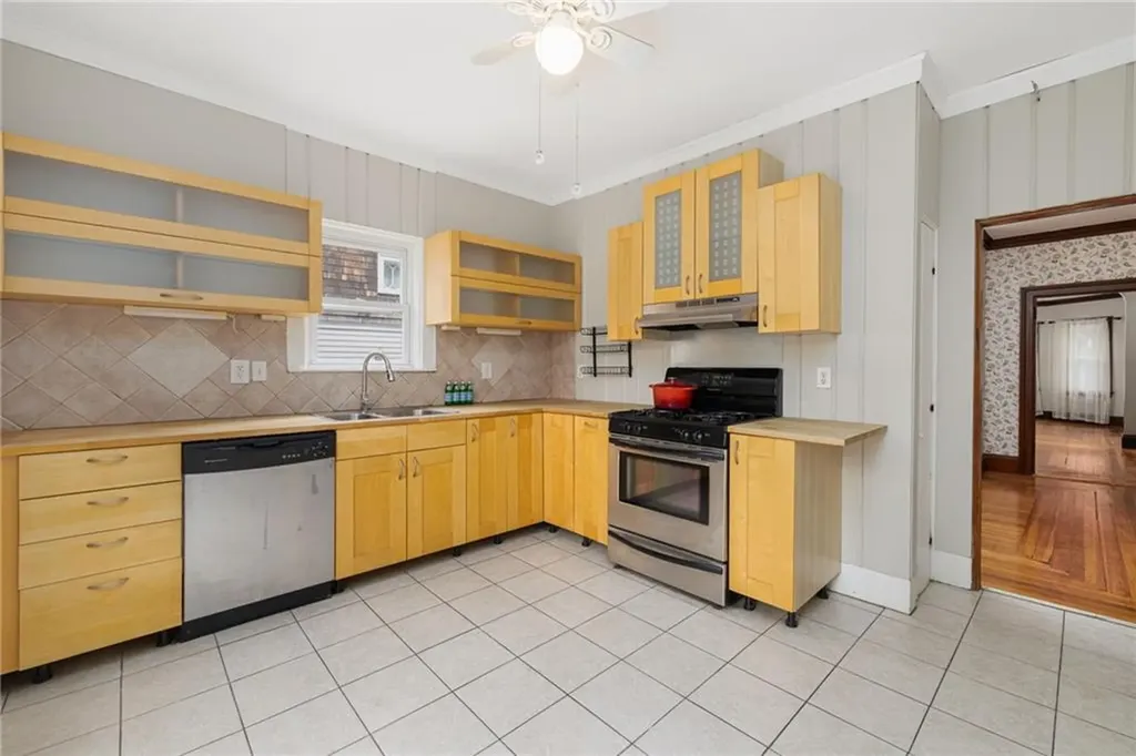 31 Windsor Road Cranston RI 02905