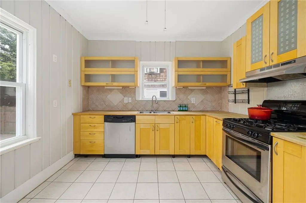 31 Windsor Road Cranston RI 02905