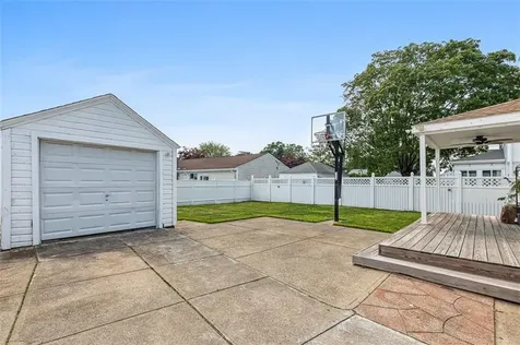 123 Scarborough Road Pawtucket RI 02861