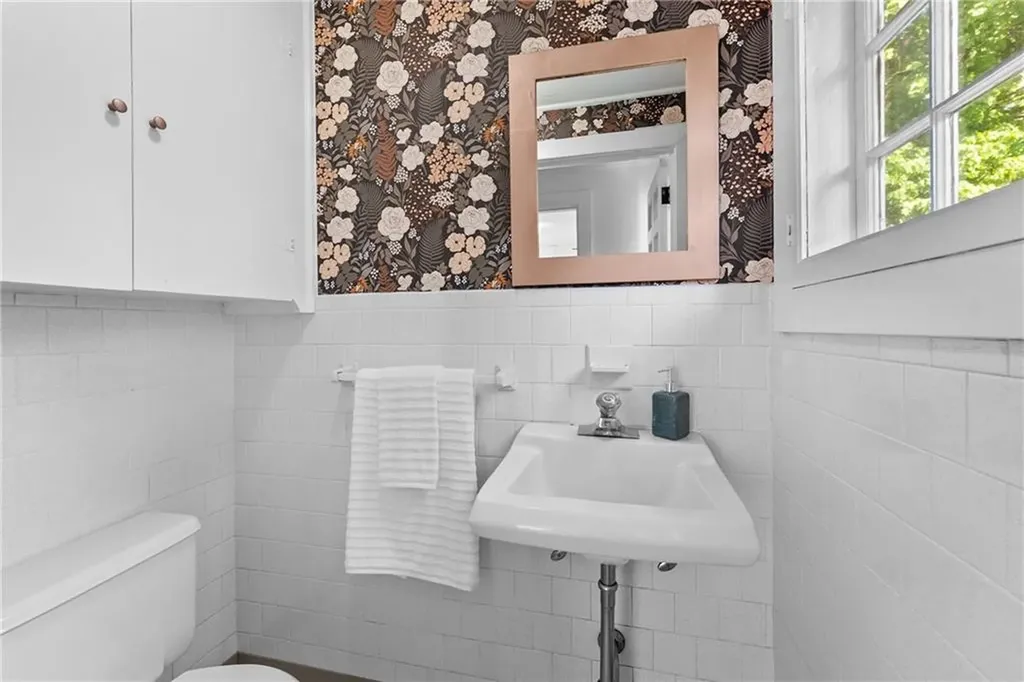 72 Ferry Lane Barrington RI 02806