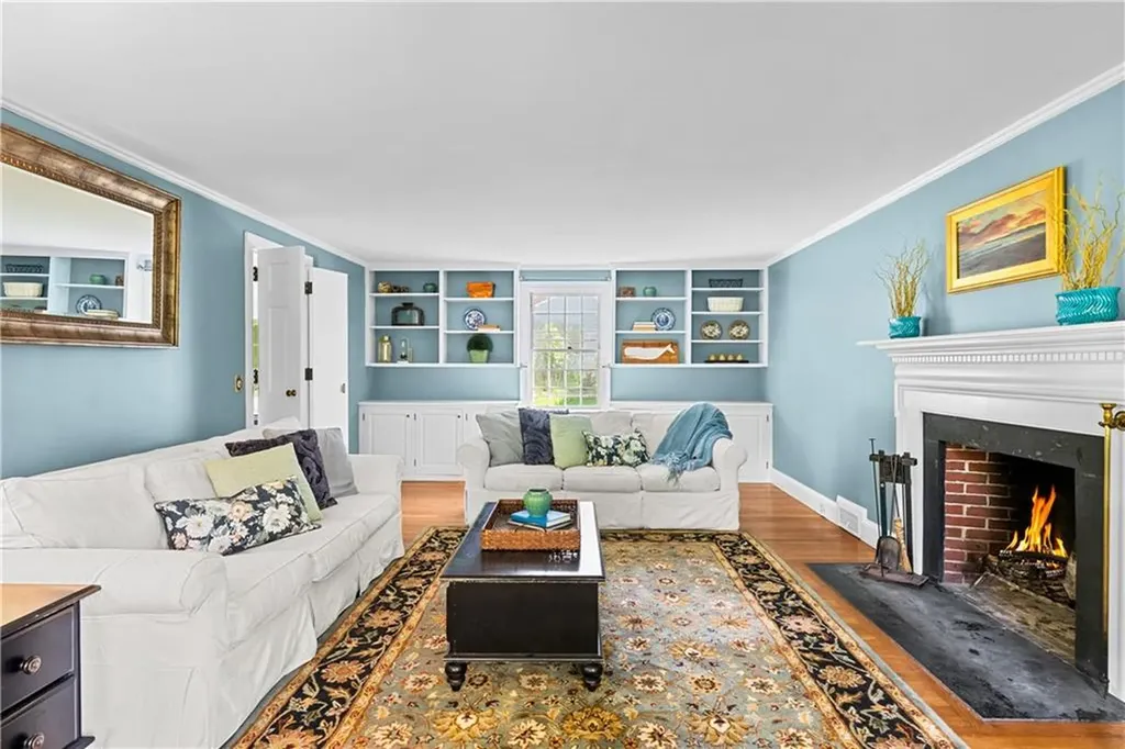 72 Ferry Lane Barrington RI 02806