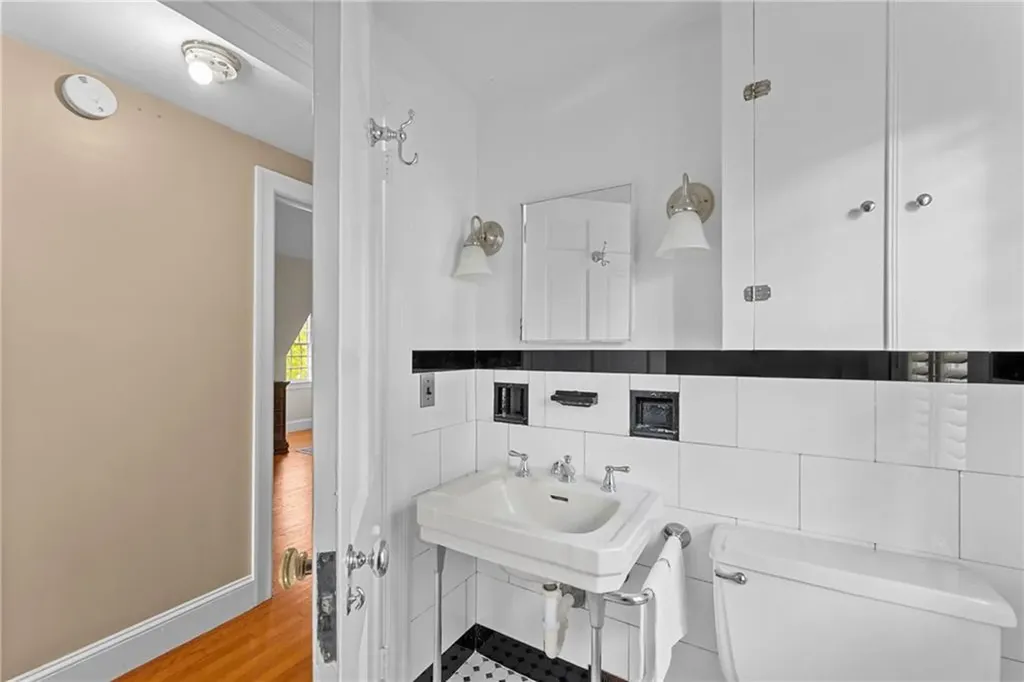 72 Ferry Lane Barrington RI 02806