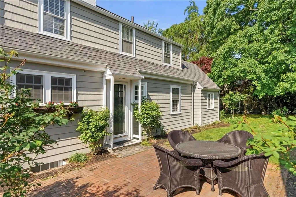 72 Ferry Lane Barrington RI 02806
