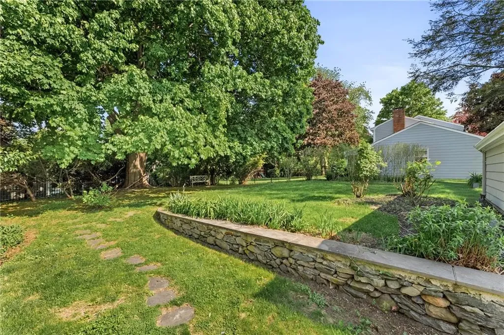 72 Ferry Lane Barrington RI 02806